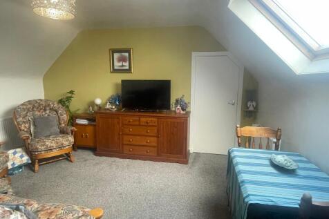 Lounge 2 of 2