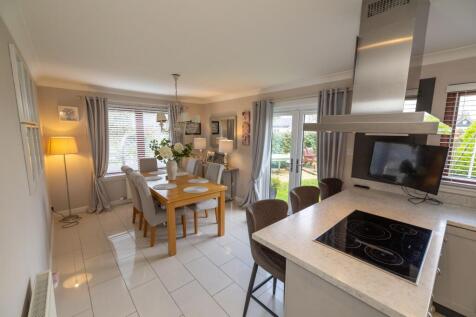 Kitchen &amp; Dining room