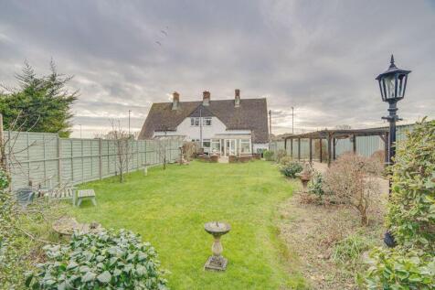 Landscaped Garden towards Cottage