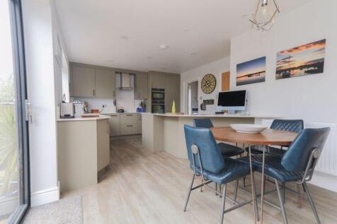 Kitchen / Seating Area