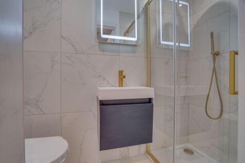 En-suite to Bedroom Two