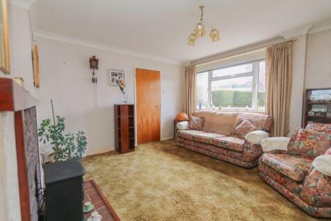 Living room pic 1