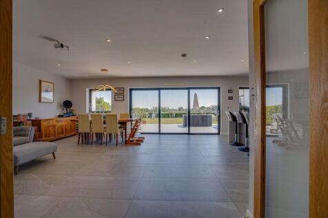 Family room pic 1