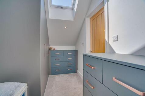 Dressing room to principle bedroom