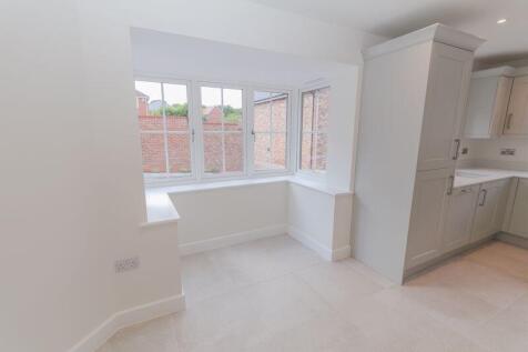 Kitchen / Dining Room (3)