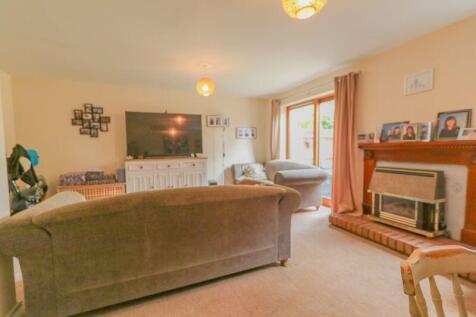 Living Room (2)