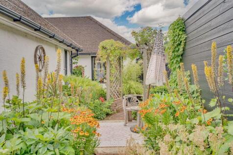 Landscaped Garden (2)