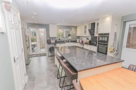 Kitchen/Dining Room with Island