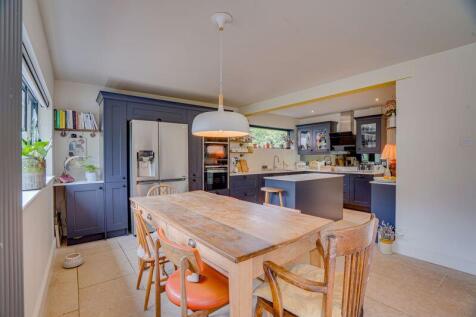 Open Plan Kitchen/ Dining (2)