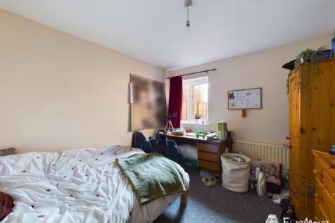 CAM02877G0-PR0025-STILL004