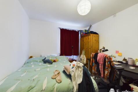 CAM02877G0-PR0025-STILL005