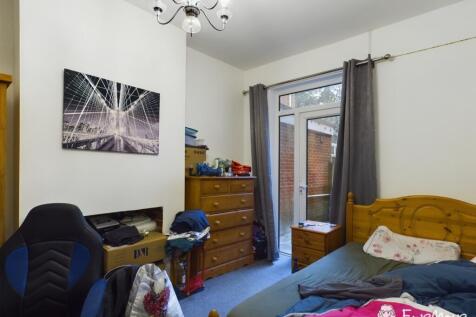 CAM02899G0-PR0049-STILL012