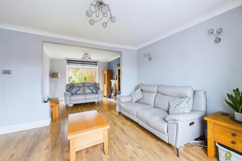 LIVING ROOM THROUGH LOUNGE 