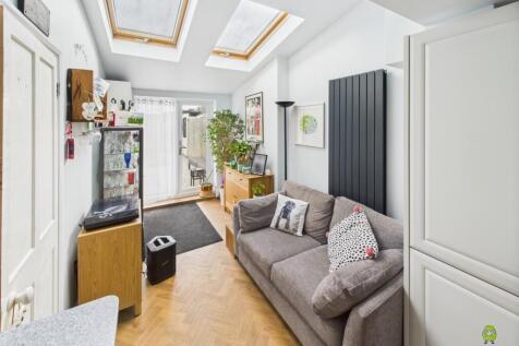 Presented by Clinton at EweMove Bexleyheath and Da
