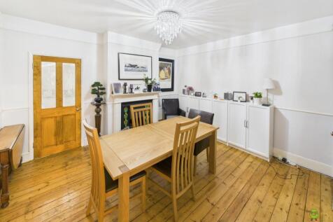 Presented by Clinton at EweMove Bexleyheath and Da