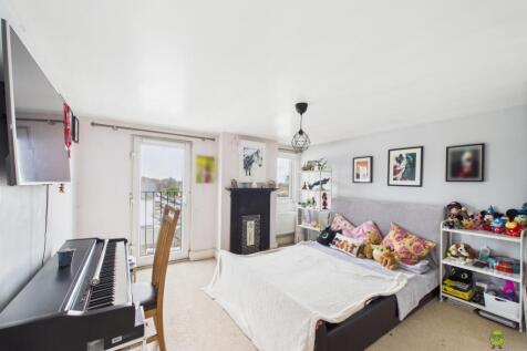 Presented by Clinton at EweMove Bexleyheath and Da