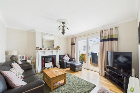 Presented by Nicoleta at EweMove Bexleyheath and D