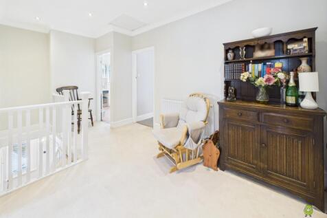 Presented by Clinton at EweMove Bexleyheath and Da