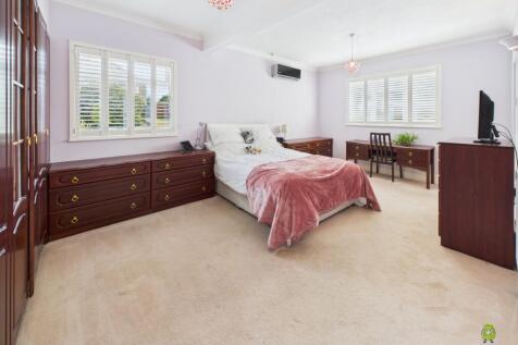 Presented by Clinton at EweMove Bexleyheath and Da