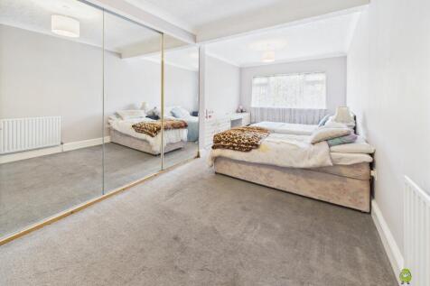 Presented by Clinton at EweMove Bexleyheath and Da