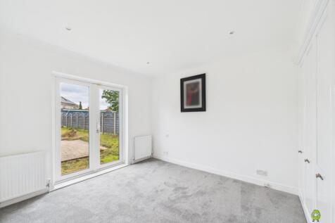 Nicoleta Aliman Ewemove Bexleyheath 352 Long Lane