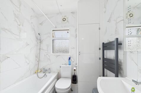 Presented by Nicoleta at EweMove Bexleyheath and D