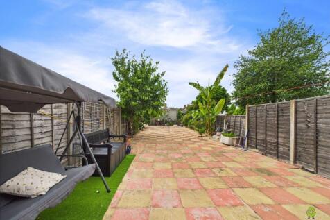 Presented by Nicoleta at EweMove Bexleyheath and D