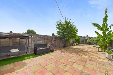 Presented by Nicoleta at EweMove Bexleyheath and D