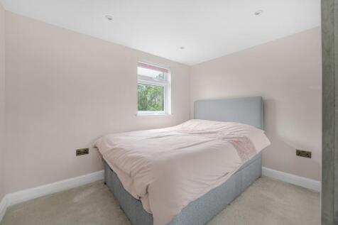 Nicoleta Aliman EweMove Bexleyheath Viewfield Road