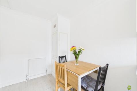 Nicoleta Aliman Ewemove Bexleyheath Standard Road 