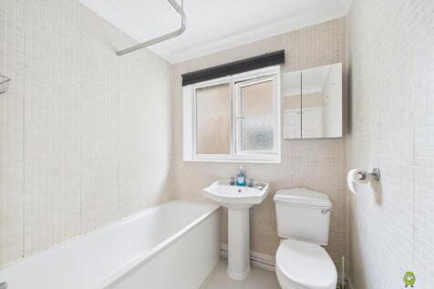 Nicoleta Aliman Ewemove Bexleyheath Standard Road 