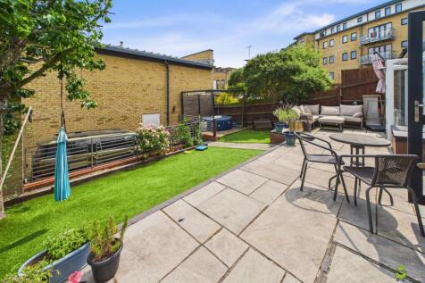 Low Maintenance Rear Garden James Hillier Ewemove 
