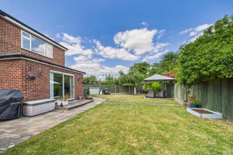 Presented by Nicoleta at EweMove Bexleyheath and D
