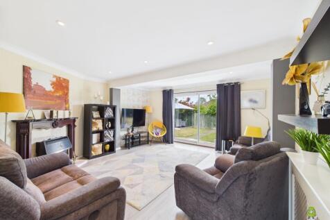 Presented by Nicoleta at EweMove Bexleyheath and D