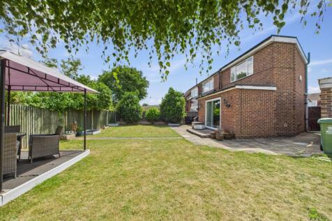 Presented by Nicoleta at EweMove Bexleyheath and D