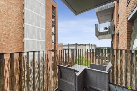 Presented by Clinton at EweMove Bexleyheath and Da