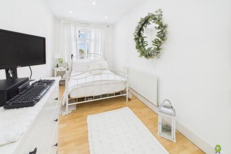 Presented by Clinton at EweMove Bexleyheath and Da