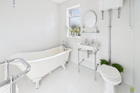 Presented by Clinton at EweMove Bexleyheath and Da