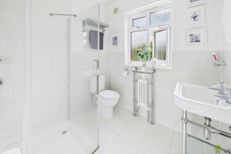 Presented by Clinton at EweMove Bexleyheath and Da