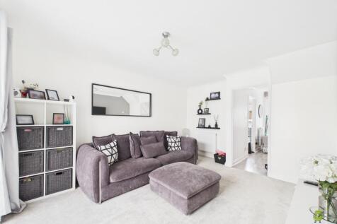 Presented by Nicoleta at EweMove Bexleyheath and D