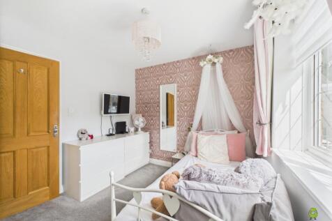 Presented by Nicoleta at EweMove Bexleyheath and D