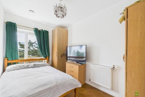 Presented by Nicoleta at EweMove Bexleyheath and D