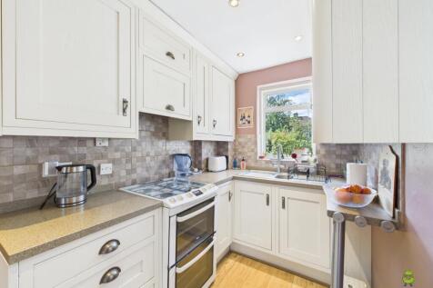 Presented by Nicoleta at EweMove Bexleyheath and D