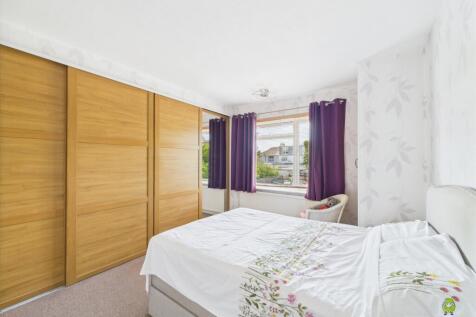 Presented by Nicoleta at EweMove Bexleyheath and D