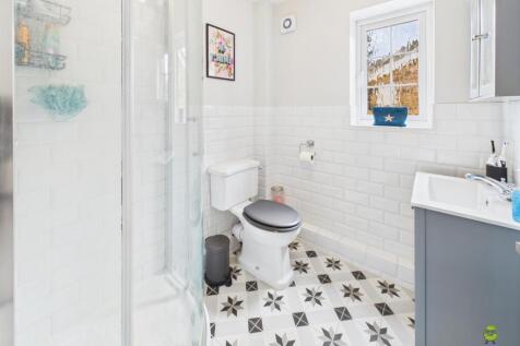 Presented by Clinton at EweMove Bexleyheath and Da