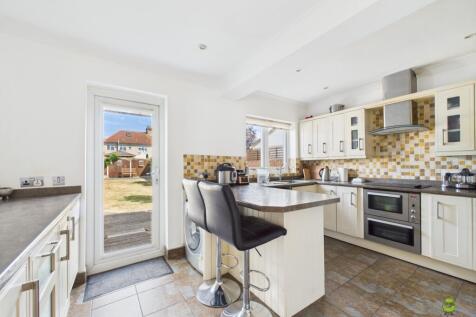 Presented by Nicoleta at EweMove Bexleyheath and D