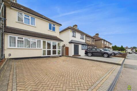 Presented by Nicoleta at EweMove Bexleyheath and D