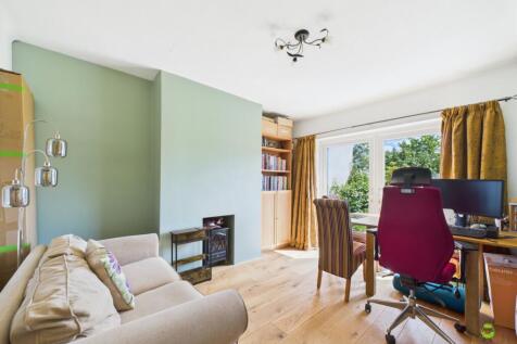 Presented by Nicoleta at EweMove Bexleyheath and D