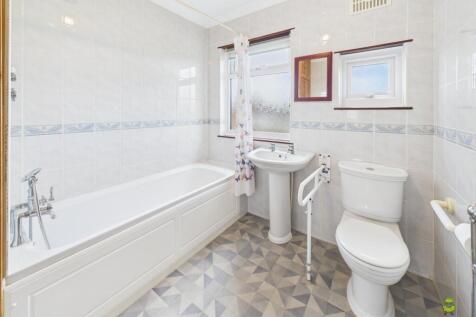 Presented by Clinton at EweMove Bexleyheath and Da
