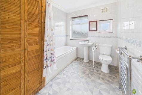 Presented by Clinton at EweMove Bexleyheath and Da